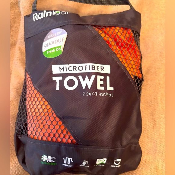 Rainleaf microfiber towel with pouch NEW - Picture 1 of 4